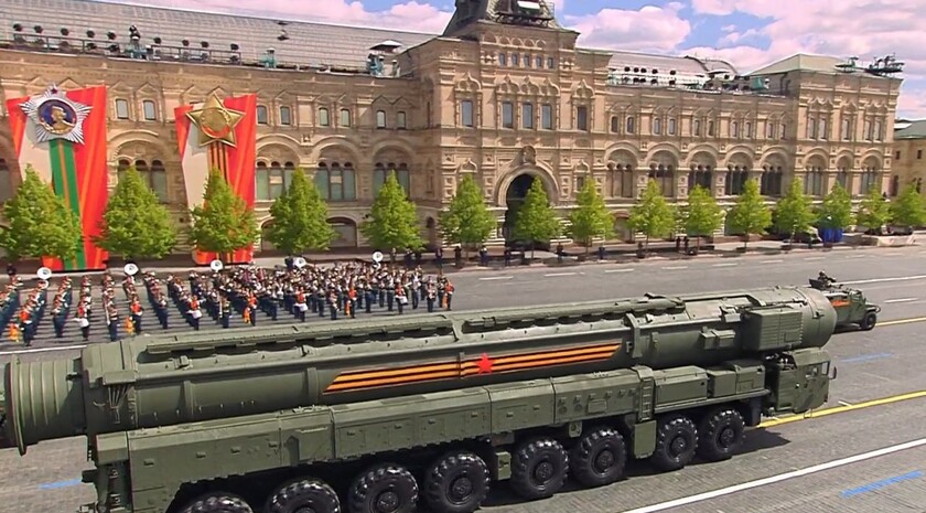 Скриншот трансляции Парада Победы 9 мая 2025