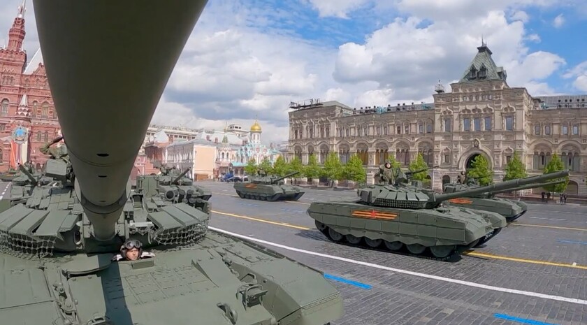 Скриншот трансляции Парада Победы 9 мая 2025