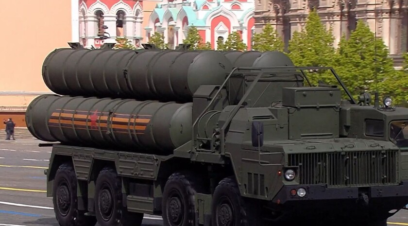 Скриншот трансляции Парада Победы 9 мая 2025